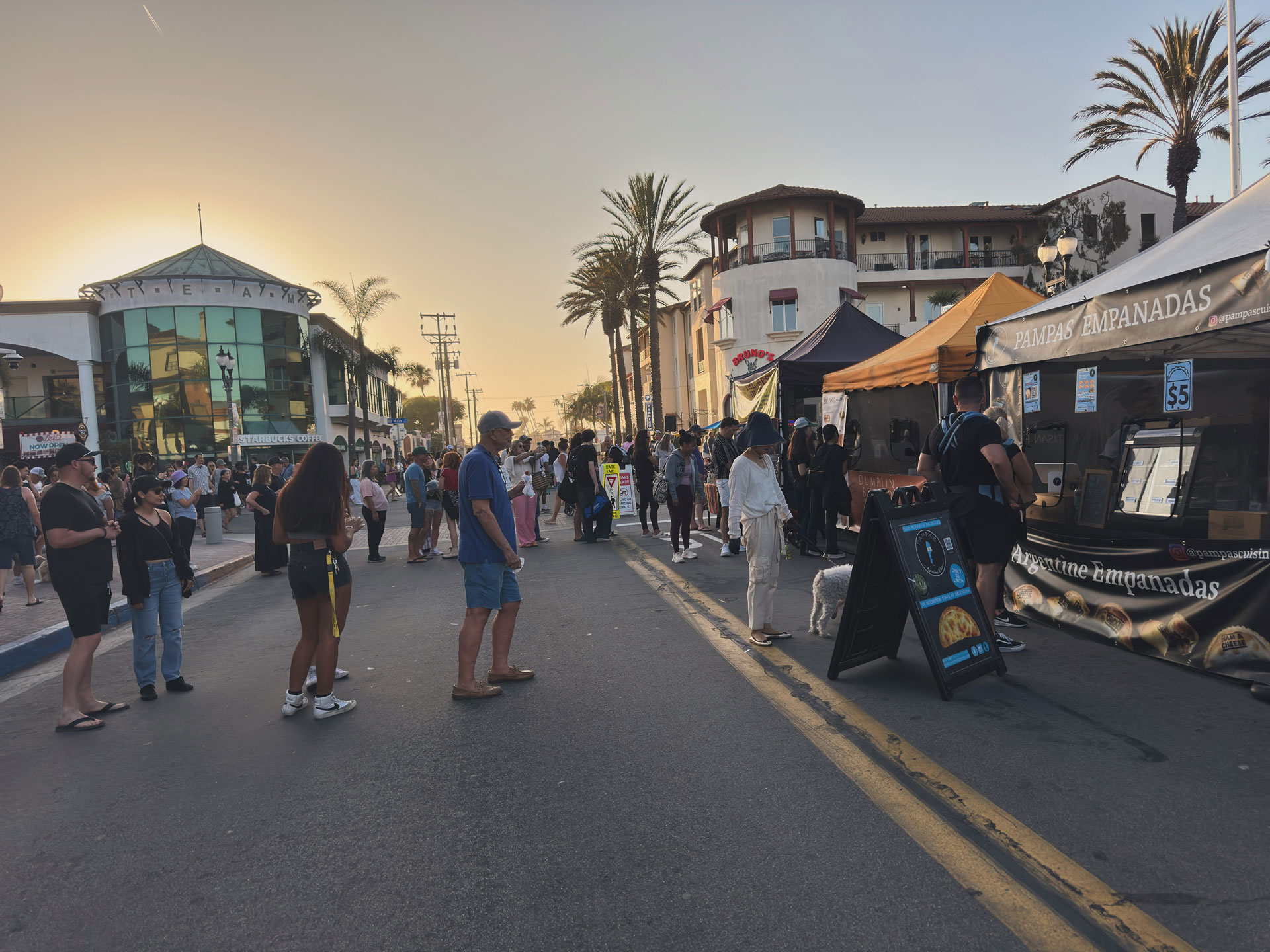 Surf City Nights crowd